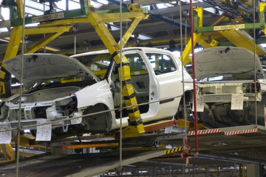 Σταδιακή επανεκκίνηση για τις ευρωπαϊκές αυτοκινητοβιομηχανίες