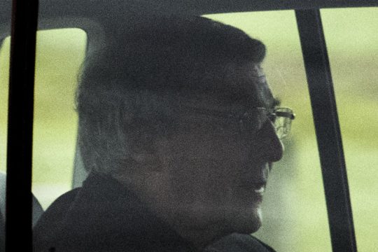 Δικαστήριο ανατρέπει την καταδίκη του πρώην Νο3 του Βατικανού