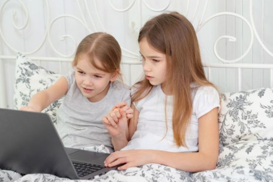 Δημιουργική απασχόληση για παιδιά, ενώ «Μένουμε σπίτι»