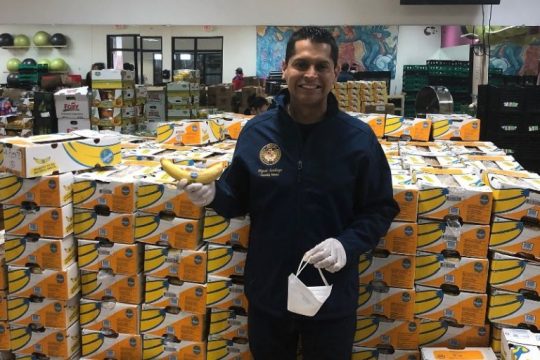 H Chiquita δωρίζει πάνω από 1,5 εκ. μπανάνες και προμήθειες
