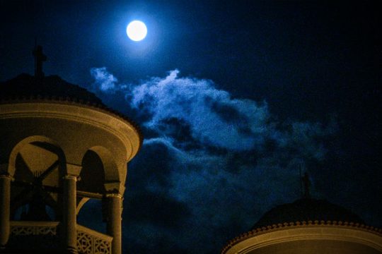 Ιερά Σύνοδος: Ανοιχτές εκκλησίες τη Μεγάλη Εβδομάδα, ένα δίωρο τη μέρα