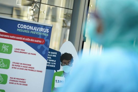 Covid-19: Τραγωδία για τις ΗΠΑ, ερωτήματα για την Κίνα