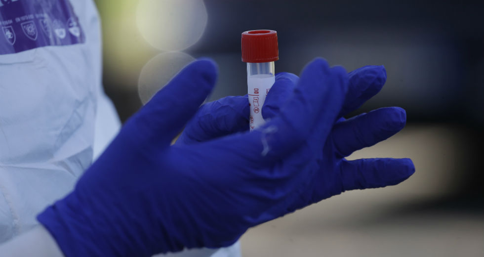 Ελπιδοφόρα μηνύματα ότι από το φθινόπωρο ίσως να έχουμε τα πρώτα εμβόλια