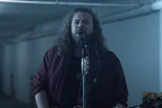 «Κι αν υπάρχει Θεός, είναι άθεος / και μας δουλεύει από πάνω εντελώς»