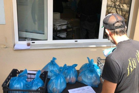 Συνεχίζονται οι διανομές συσσιτίων από την Κοινότητα Αλληλεγγύης Ηρακλείου