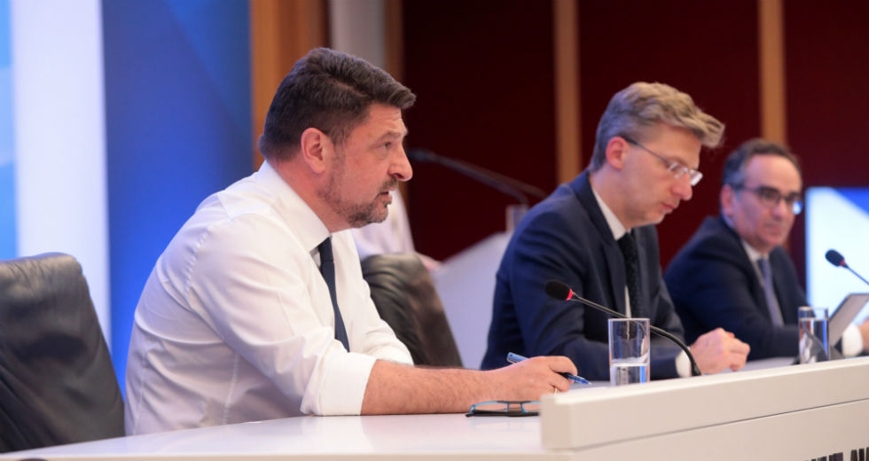 Ερωτήματα και αιχμές μετά το διάγγελμα Μητσοτάκη