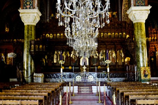 Τι υποστηρίζει η μητρόπολη Πατρών για τα πρόστιμα σε πολίτες έξω από εκκλησία