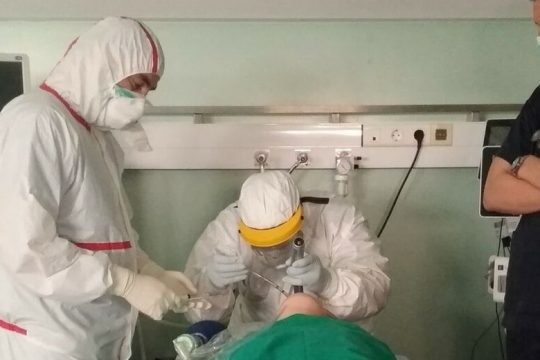 Εκπαιδεύοντας υγειονομικούς για τη μάχη με τον κορονοϊό