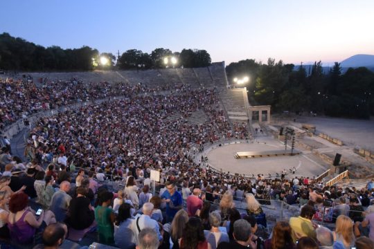 Το μετέωρο βήμα των φεστιβάλ