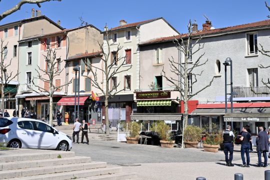Ως τρομοκρατική αντιμετωπίζει την επίθεση με δύο νεκρούς η γαλλική κυβέρνηση