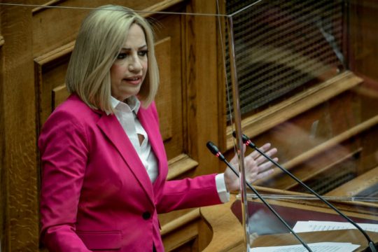Γεννηματά: Επικίνδυνη άσκηση η άρση μέτρων χωρίς τεστ 