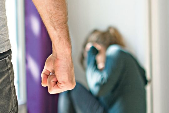 Εξαρση κρουσμάτων και ενδοοικογενειακής βίας