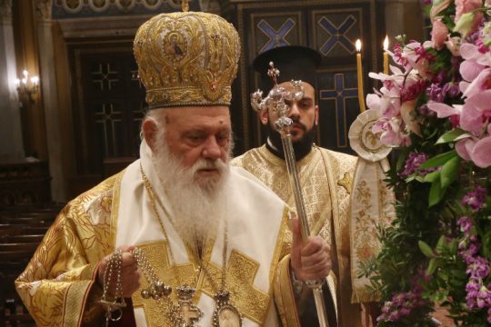 Έμμεσοι εκβιασμοί και σενάρια ανταρσίας από ιεράρχες