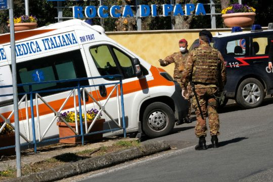 ΠΟΥ: Δεν υπάρχει fast track επανόδου στην κανονικότητα για την Ευρώπη