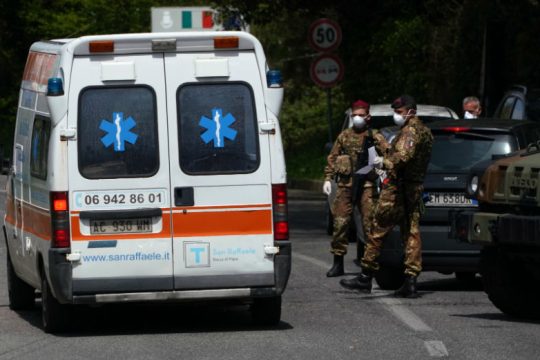 Covid-19: Ποιες χώρες χαλαρώνουν τα περιοριστικά μέτρα
