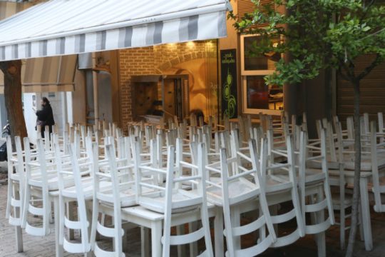 ΦΠΑ 12% στην εστίαση και 6% στον τουρισμό, γρίφος με τον ΕΝΦΙΑ