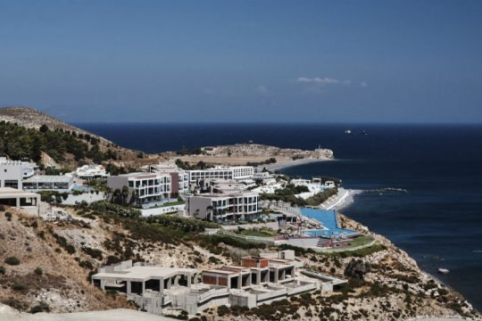 «SOS» εκπέμπουν τα ελληνικά ξενοδοχεία, εκτιμούν μείωση τζίρου 56%
