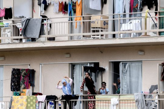 Επικοινωνιακά παιχνίδια με τις δομές προσφύγων