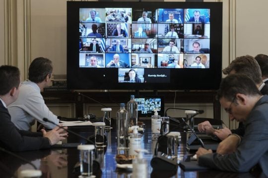 Καλοκαίρι με πολιτικό καύσωνα