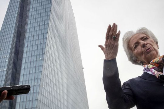 Πιέσεις από την ΕΚΤ για τα «τοξικά δάνεια» των τραπεζών