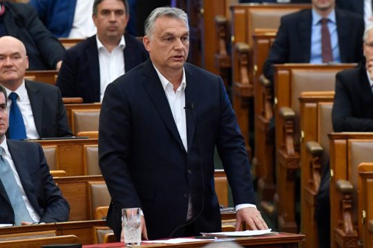 Καραντίνα για… όσο θέλει ο Όρμπαν στην Ουγγαρία