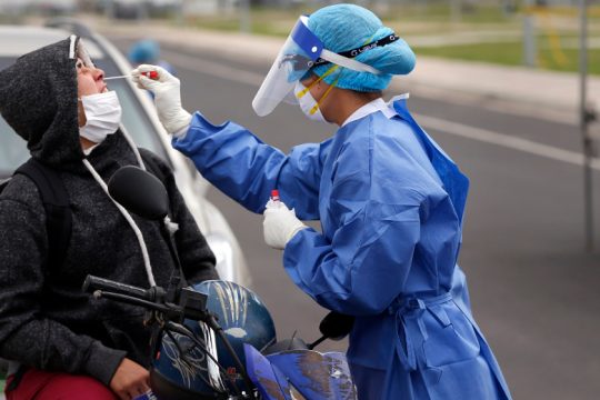 Εκατομμύρια τα κρούσματα που δεν εντοπίζονται παγκοσμίως