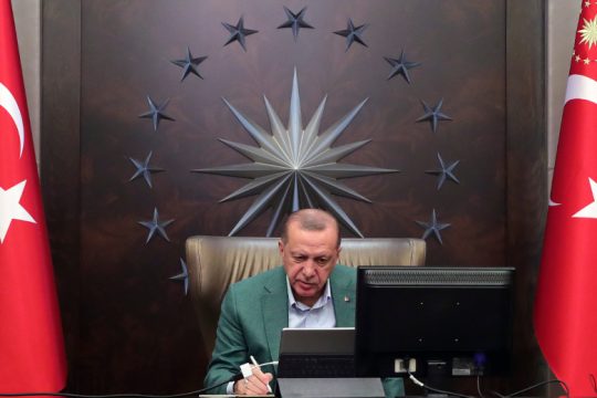 Νέο κύμα λογοκρισίας στην Τουρκία με πρόσχημα των πανδημία