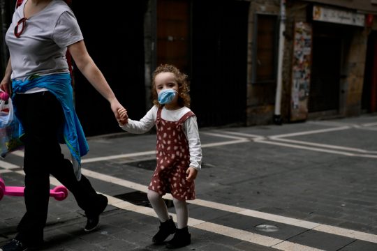 Covid-19: Σταδιακή επιστροφή στην «κανονικότητα», με σχεδόν 3 εκατ. κρούσματα