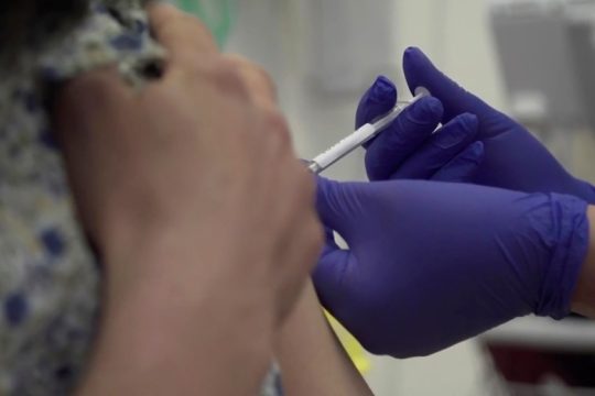 Παγκόσμια πρωτοβουλία για εμβόλια και θεραπείες χωρίς τη συμμετοχή ΗΠΑ και Κίνας