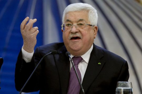 Με ακύρωση ειρηνευτικών συνομιλιών απειλεί ο Αμπάς