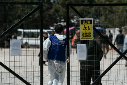 Συνελήφθησαν οι πρόσφυγες που έσπασαν την καραντίνα στη δομή της Μαλακάσας
