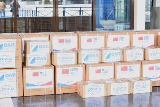 Μάσκες και αντισηπτικά δώρισε ο ΟΛΠ στους δήμους γύρω από το λιμάνι