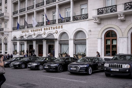 «Πόλεμος» ξενοδόχων – βραχυχρόνιας μίσθωσης