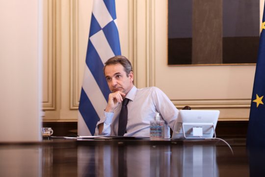 Πρώτα να λειτουργήσει το πολίτευμα