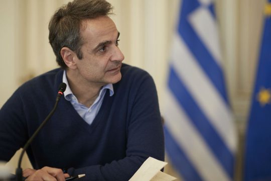 Στο τραπέζι του Μαξίμου η πρόταση για άρση των μέτρων