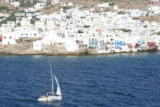 Το πείραμα της Μυκόνου και τα παλάτια στην άμμο…