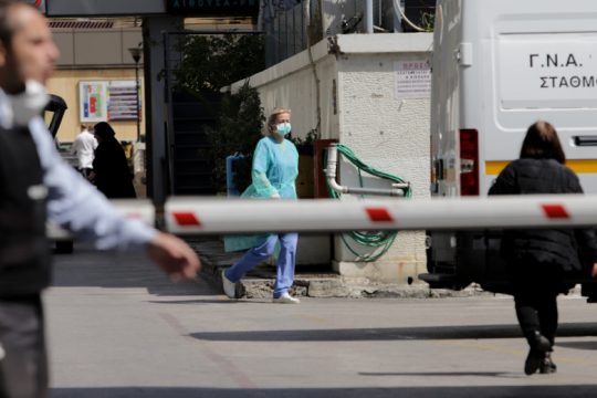 Oι νοσοκομειακοί γιατροί μπροστά στην ανοιχτή πληγή του ΕΣΥ