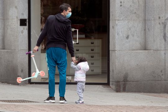 Τα παιδιά έχουν 40% μικρότερες πιθανότητες μόλυνσης σε σχέση με τους ηλικιωμένους