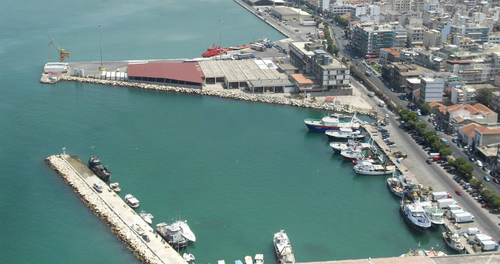 Πρόσκρουση πλοίου στο λιμάνι της Πάτρας