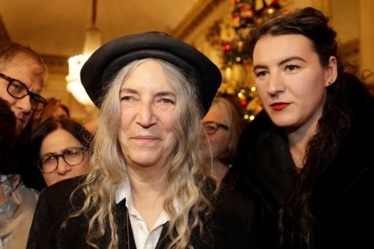 Patti Smith, Johnny Depp, Jim Jarmush και άλλοι πολλοί τραγουδούν live για την κλιματική αλλαγή