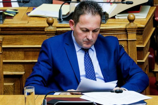Στη Βουλή ο Στ. Πέτσας για τα 11 εκατ. του «Μένουμε Σπίτι»