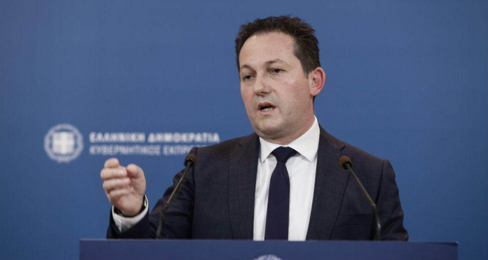 Πέτσας: Φέτος ας σουβλίσουμε… τον κορονοϊό