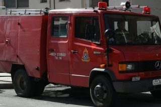 Πυρκαγιά σε εργοστάσιο στο Αιγάλεω – Ισχυρές δυνάμεις της πυροσβεστικής στο σημείο