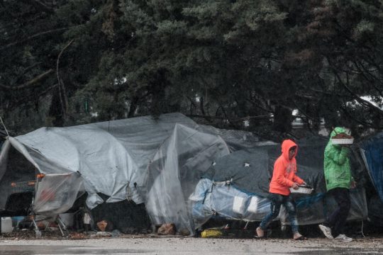 Άτακτη υπαναχώρηση για τα ανοιχτά «κλειστά» κέντρα Μαλακάσας και Σερρών