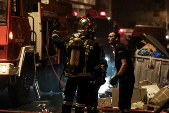 Μολότοφ σε βιοτεχνία ρούχων – Φωτιά σε κλεμμένο αυτοκίνητο στη Θεσσαλονίκη