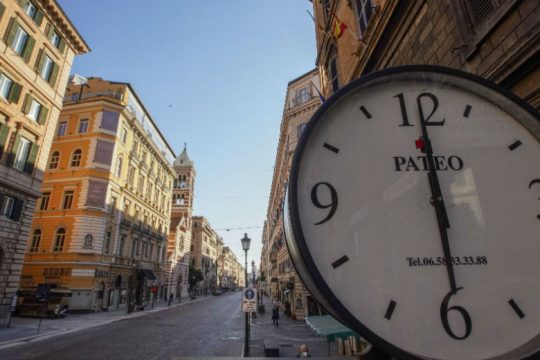 Πώς θα προχωρήσουν σε χαλάρωση του lockdown μερικές από τις πιο πληγείσες χώρες