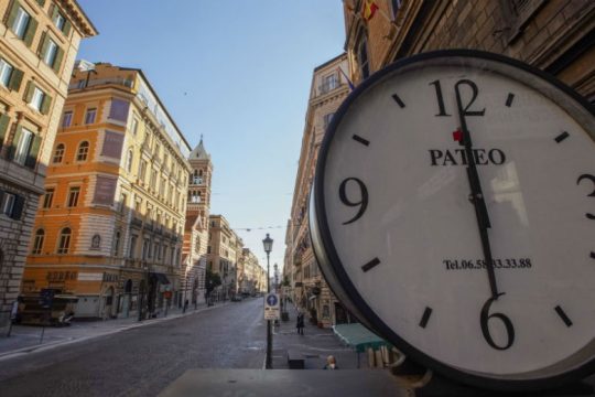 Περαιτέρω μέτρα για την αντιμετώπιση της ύφεσης σε Ευρώπη και Ελλάδα