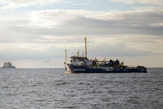 Δεκάδες μετανάστες ψάχνουν για ασφαλές λιμάνι εν μέσω πανδημίας