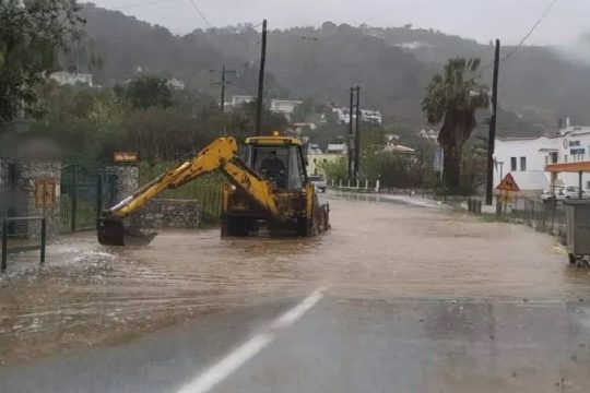 Μεγάλα προβλήματα από την κακοκαιρία σε Μαγνησία και Σποράδες