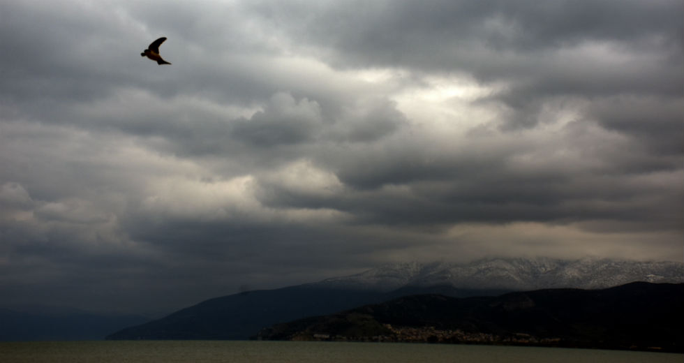 Συννεφιά και ασθενείς βροχές
